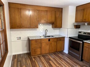 129 W Blythe Cir in Hendersonville, NC - Building Photo - Building Photo