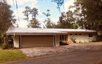 2156 NW 4th Pl in Gainesville, FL - Building Photo - Building Photo