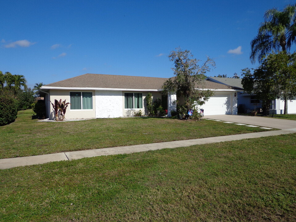 13953 Geranium Pl in Wellington, FL - Building Photo