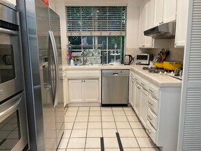 1375 Kelton Ave, Unit 203 in Los Angeles, CA - Building Photo - Building Photo