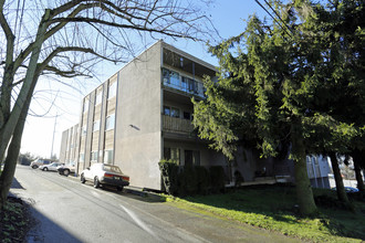 Montridge Arms Apartments in Seattle, WA - Building Photo - Building Photo