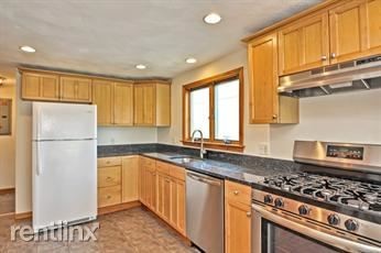 138 Winthrop St-Unit -Apt 2 in Medford, MA - Foto de edificio - Building Photo