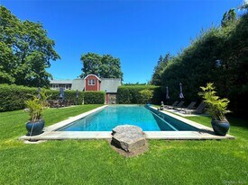 198 S Country Rd in West Hampton Dunes, NY - Building Photo