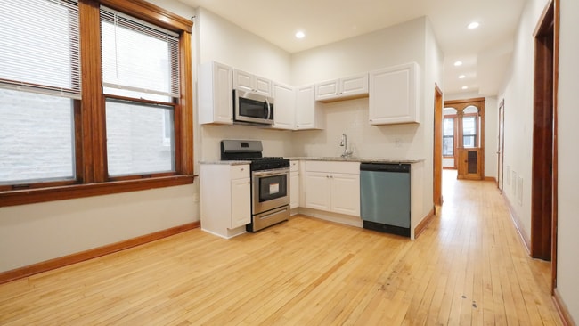 1422 N Maplewood Ave, Unit 2F