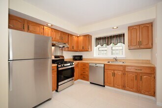 21F Heritage Dr in Chatham Township, NJ - Building Photo - Building Photo