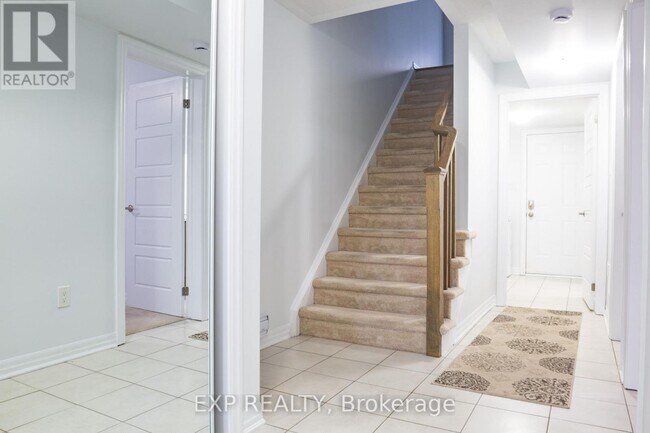 230 Avonsyde Blvd in Hamilton, ON - Building Photo - Building Photo