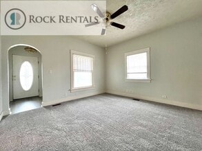 200 E 11th Ave in Hutchinson, KS - Building Photo - Building Photo