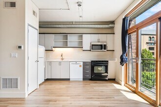 411 NW Flanders St in Portland, OR - Building Photo - Building Photo