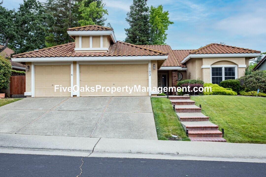 103 Surbaugh Square in Folsom, CA - Building Photo