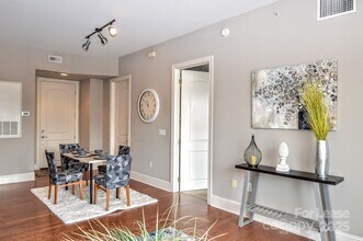 4625 Piedmont Row Dr in Charlotte, NC - Building Photo - Building Photo