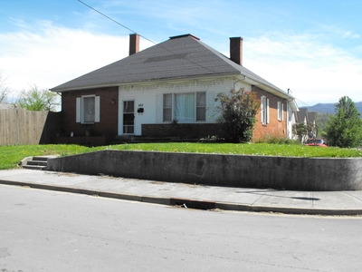 425 Highland Ave in Johnson City, TN - Building Photo