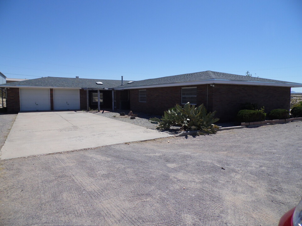 2020 Sand Hill Rd in Las Cruces, NM - Foto de edificio