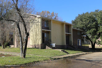 Southdown Arms Apartments in Jackson, MS - Building Photo - Building Photo