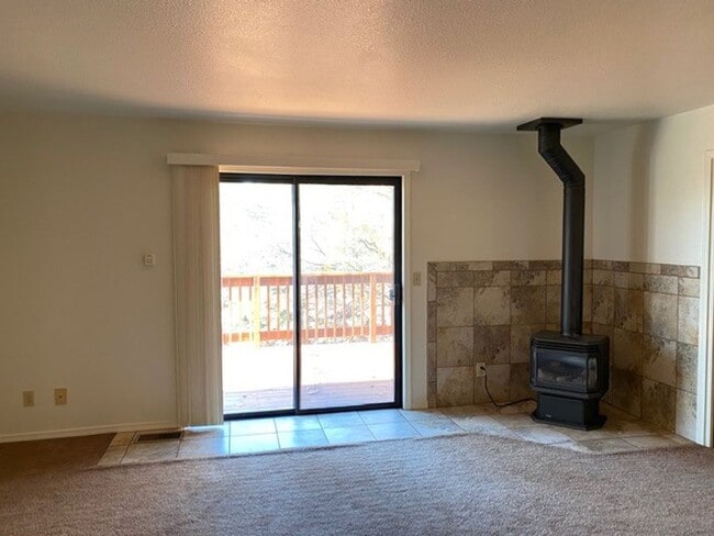 16826 Oscar Dr in Grass Valley, CA - Building Photo - Building Photo