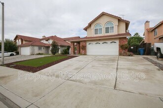 30352 Sierra Madre Dr in Temecula, CA - Building Photo - Building Photo