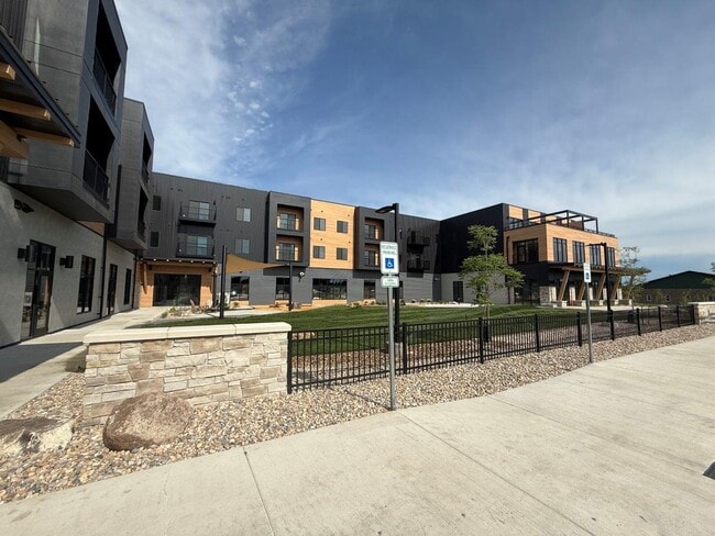 Trails Head in Brookings, SD - Foto de edificio - Building Photo