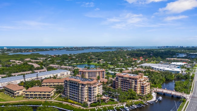 1921 Monte Carlo Dr in Sarasota, FL - Foto de edificio - Building Photo