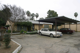 1611 W Shields Ave in Fresno, CA - Foto de edificio - Building Photo