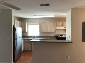 622 Lemon St in Dundee, FL - Foto de edificio - Building Photo