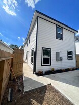 7413 Shotwell St in Houston, TX - Building Photo