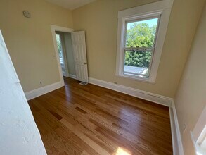 18 Shawmut St, Unit 2 in Weymouth, MA - Building Photo - Building Photo