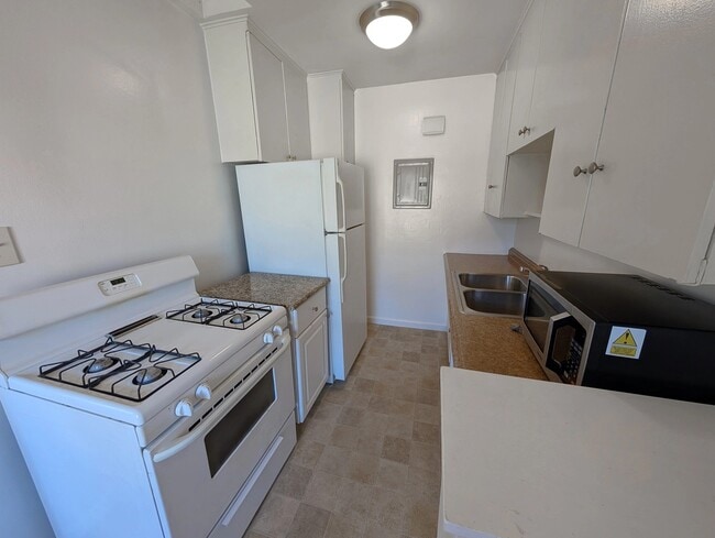 1263 Hayworth Ave, Unit 6