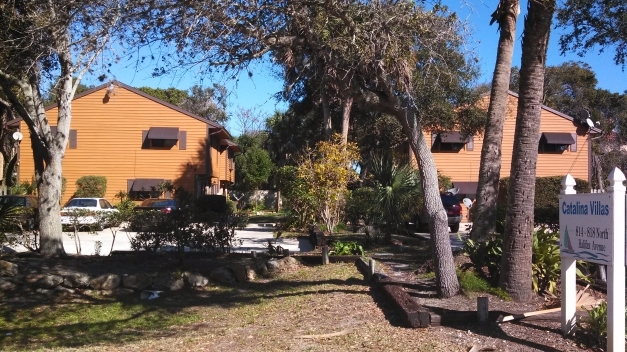 Catalina Villas in Daytona Beach, FL - Foto de edificio