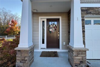 25 Franklin Rd in East Greenwich, RI - Building Photo - Building Photo