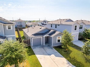 3232 Onion Crk in San Antonio, TX - Building Photo - Building Photo