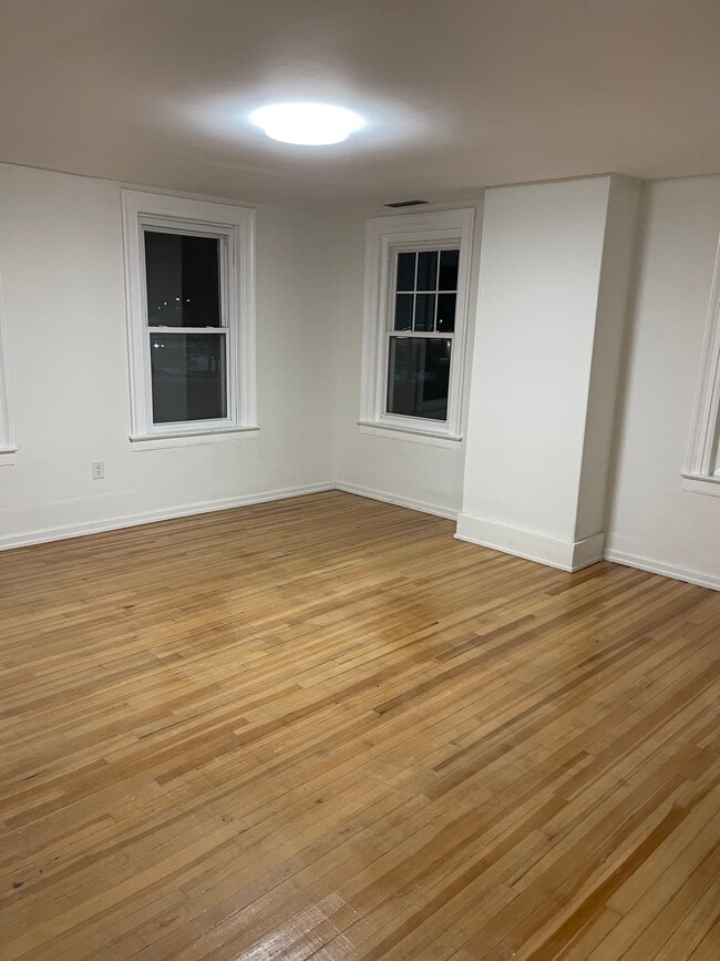 326 Cottage Grove Rd, Unit 2 in Bloomfield, CT - Foto de edificio - Building Photo