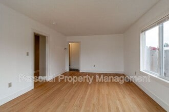 8006 NW 9th Ave in Vancouver, WA - Foto de edificio - Building Photo