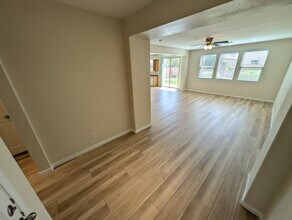 163 White Mule Ave in Las Vegas, NV - Building Photo - Building Photo