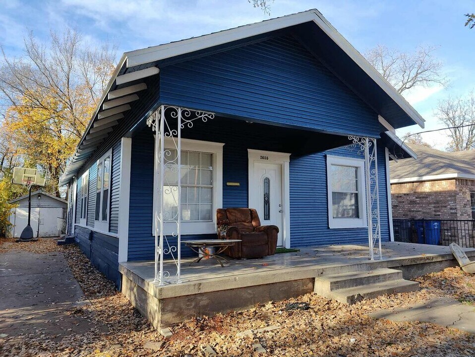 2605 Birmingham Ave in Dallas, TX - Foto de edificio