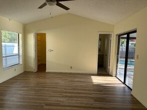 8208 SW 12th Pl in North Lauderdale, FL - Foto de edificio - Building Photo