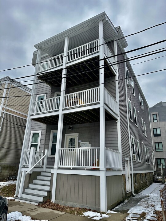 7 Gardner Ter, Unit 1 in Boston, MA - Foto de edificio