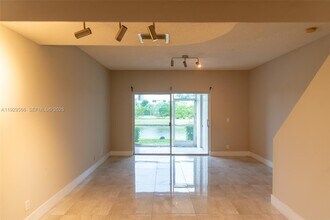 16749 Hemingway Dr in Weston, FL - Building Photo - Building Photo