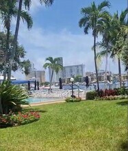 2000 Diana Dr, Unit 207 in Hallandale Beach, FL - Building Photo - Building Photo