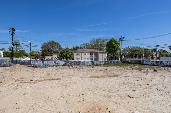 6055 W Pico Blvd in Los Angeles, CA - Building Photo - Building Photo