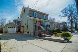 65 Constant Ave in Staten Island, NY - Building Photo