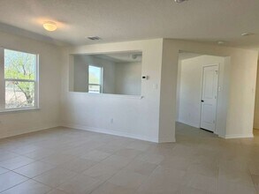 7919 Mariposa Mnr in San Antonio, TX - Building Photo - Building Photo