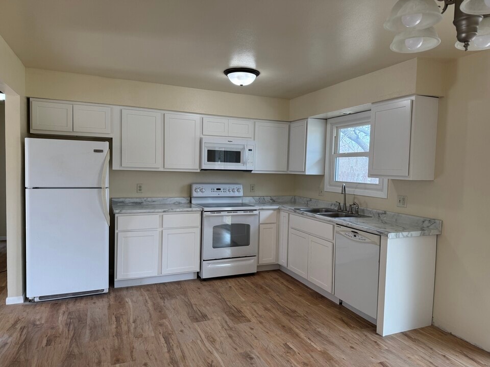 1335 S Thompson Dr in Madison, WI - Building Photo