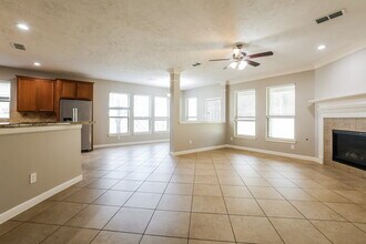 7411 Quiet River Ln, Unit 103 in Pearland, TX - Building Photo - Building Photo