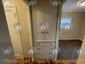 176-178 SE Lacreole Dr in Dallas, OR - Building Photo - Building Photo