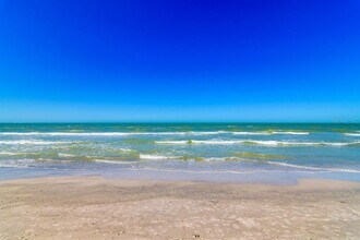 1350 Gulf Blvd in Clearwater, FL - Foto de edificio - Building Photo