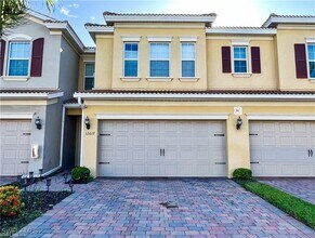 12617 Laurel Cove Dr in Ft. Myers, FL - Building Photo - Building Photo