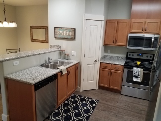 Webster Ridge Apartments in Gladstone, OR - Foto de edificio - Building Photo