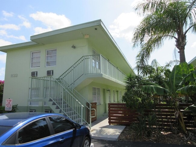 property at 1122 N H St