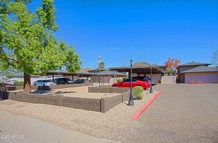 13211 North 21st Pl in Phoenix, AZ - Building Photo