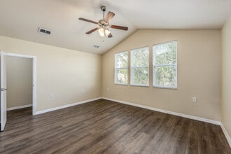 Athens Commons- Student Housing in DeLand, FL - Foto de edificio - Interior Photo