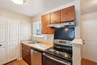 Arbor Knoll Apartments in Ypsilanti, MI - Building Photo - Building Photo